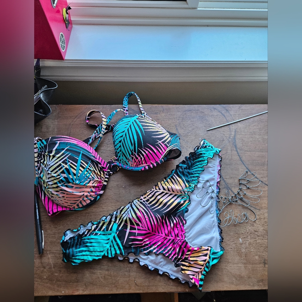 Swim Top Only Sz. 38 D Palm Leaf Bikini Top
